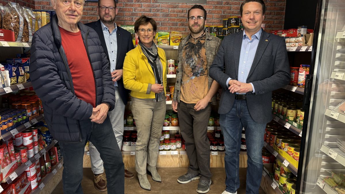 2025-03-05 Tante-M-Laden Foto v.l.n.r.: Walter Sauter, Andreas Bosch, Sabine Kurtz, Tim Wingert, Manuel Hailfinger