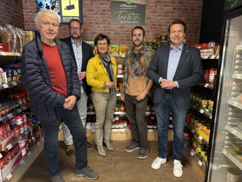 2025-03-05 Tante-M-Laden Foto v.l.n.r.: Walter Sauter, Andreas Bosch, Sabine Kurtz, Tim Wingert, Manuel Hailfinger